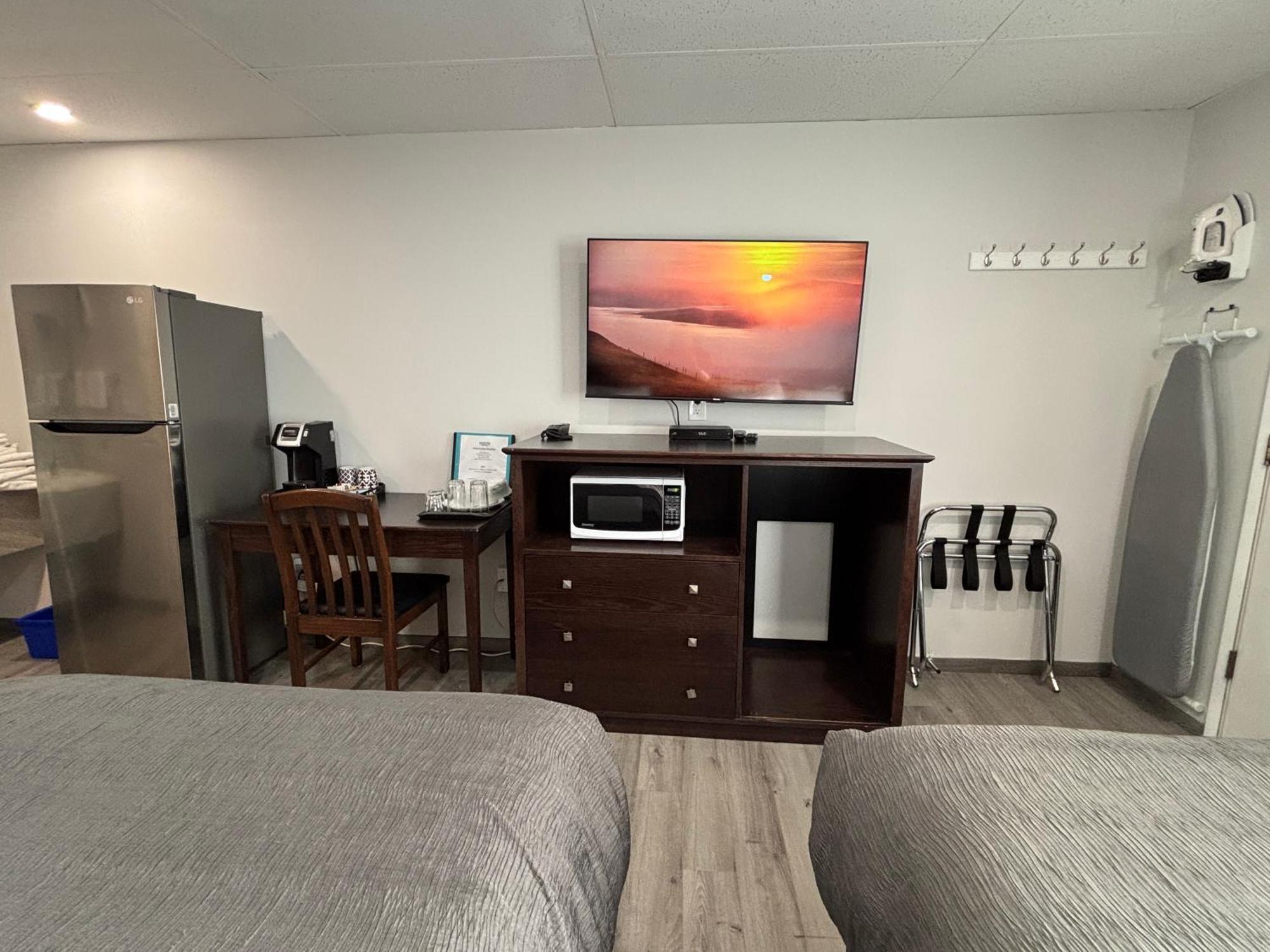Western Traveller 2* Grand Forks